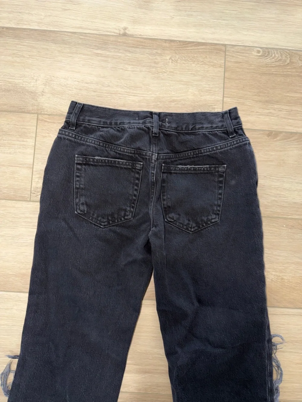 Free People "Maggie" mid-rise distressed straight-leg jeans in a black wash 25 - Picture 9 of 9